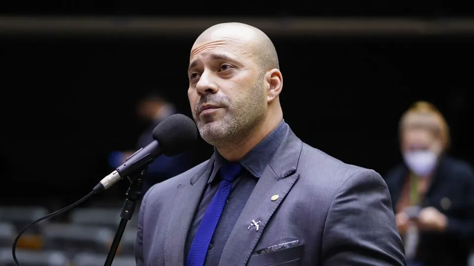 Ex-deputado deve usar tornozeleira eletrônica e seguir medidas cautelares estabelecidas pelo STF