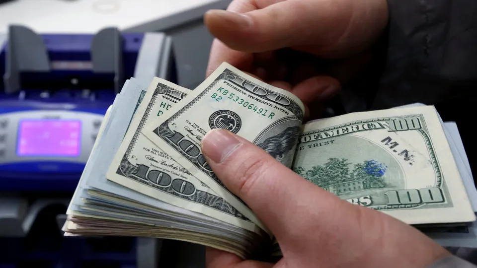 A moeda norte-americana registra queda significativa após intervenções do Banco Central e aprovação de medidas fiscais.