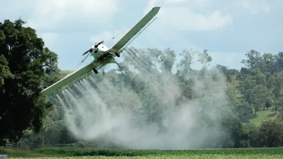 Lobby do agronegócio garante redução de impostos sobre agrotóxicos na reforma tributária