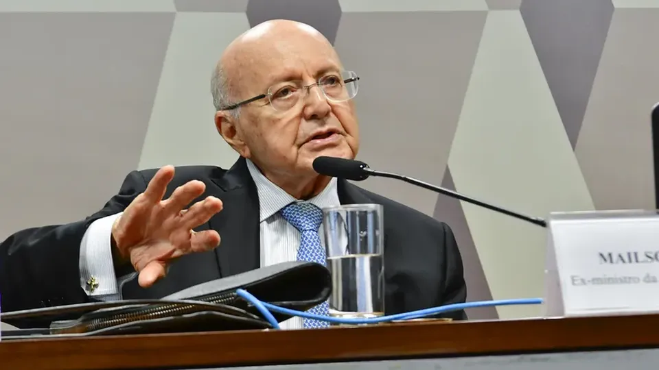 Ex-ministro da Fazenda aponta cortes significativos no pacote aprovado pelo Congresso em relação ao enviado pelo Executivo