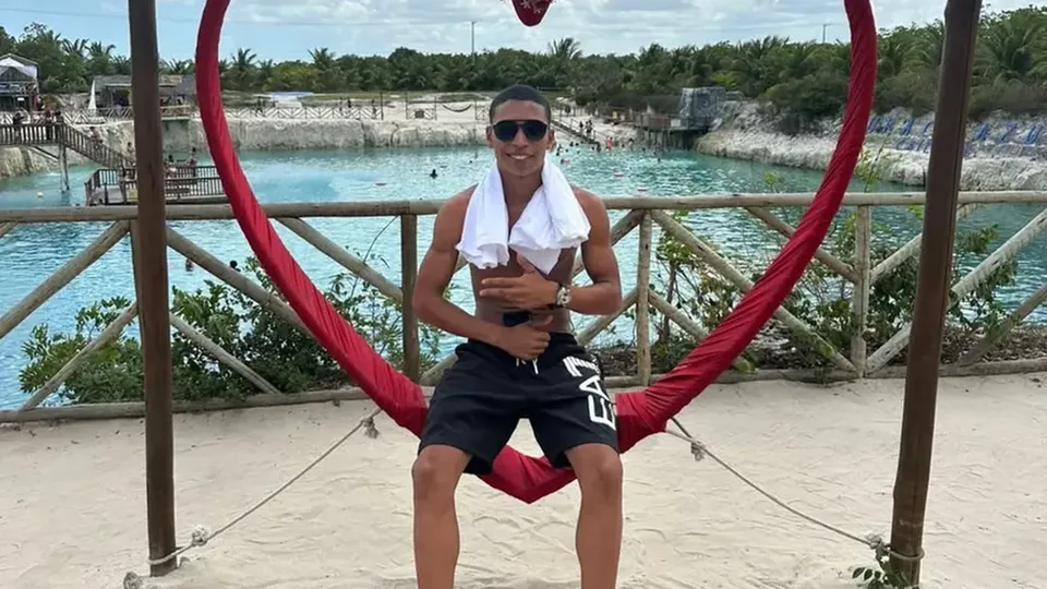Henrique Marques, de 16 anos, desapareceu durante viagem com a família; polícia investiga motivações do crime.