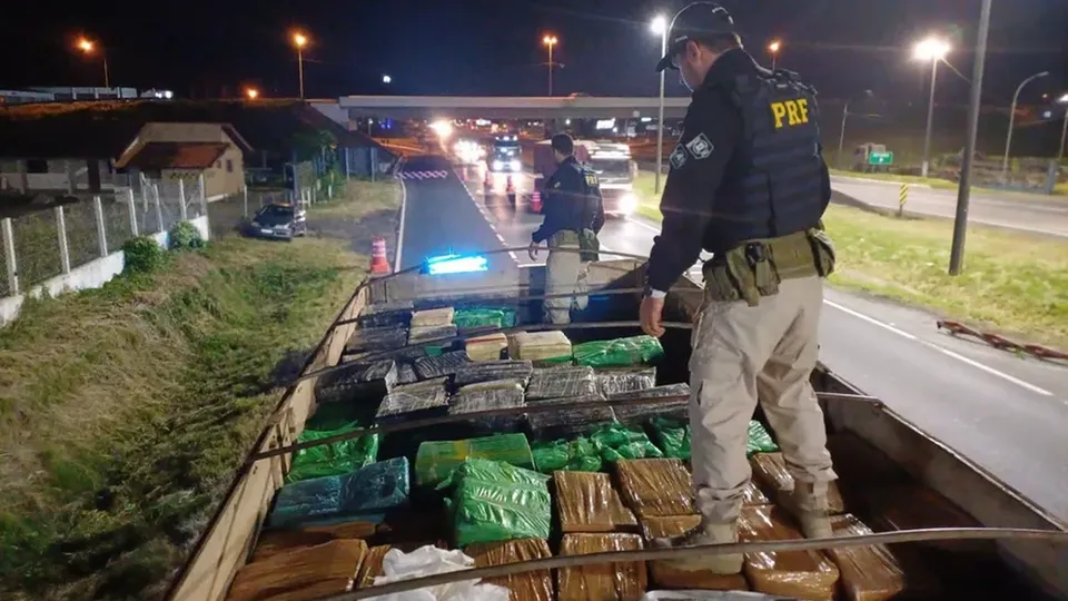 Polícia Rodoviária Federal apreende 11 toneladas de maconha em São Paulo