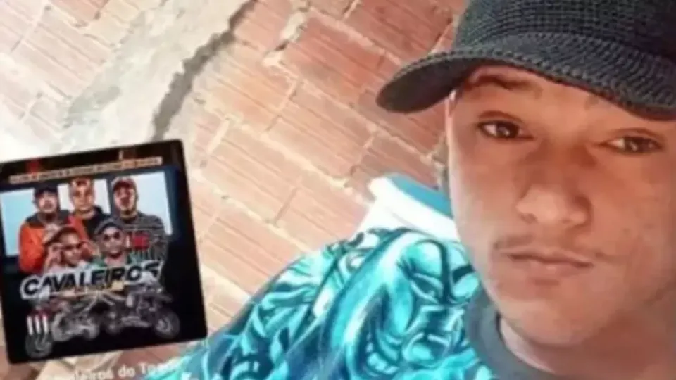 Um adolescente de 17 anos foi esfaqueado após uma discussão por comentários em uma rede social. O caso está sob investigação.
