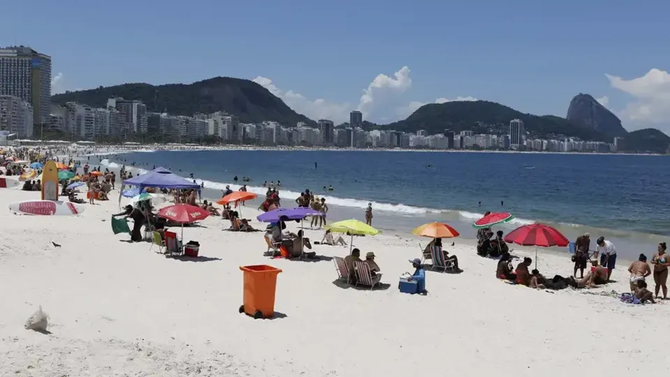 Levantamento revela que apenas 30,6% das praias do Brasil foram consideradas boas em 2024, o pior resultado desde 2016.
