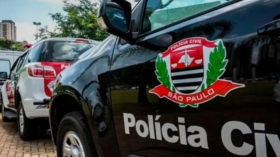 Josué Brandini Júnior, chefe da Divisão de Tecnologia da Informação, é investigado por fraudes em concursos públicos.