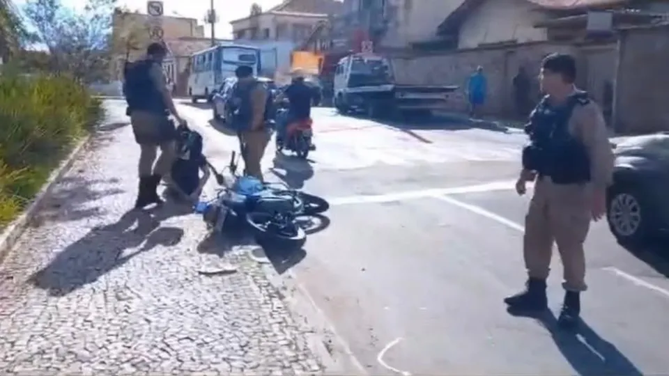 Ação da Polícia Militar foi registrada em vídeo e visa combater crimes com motocicletas na região.