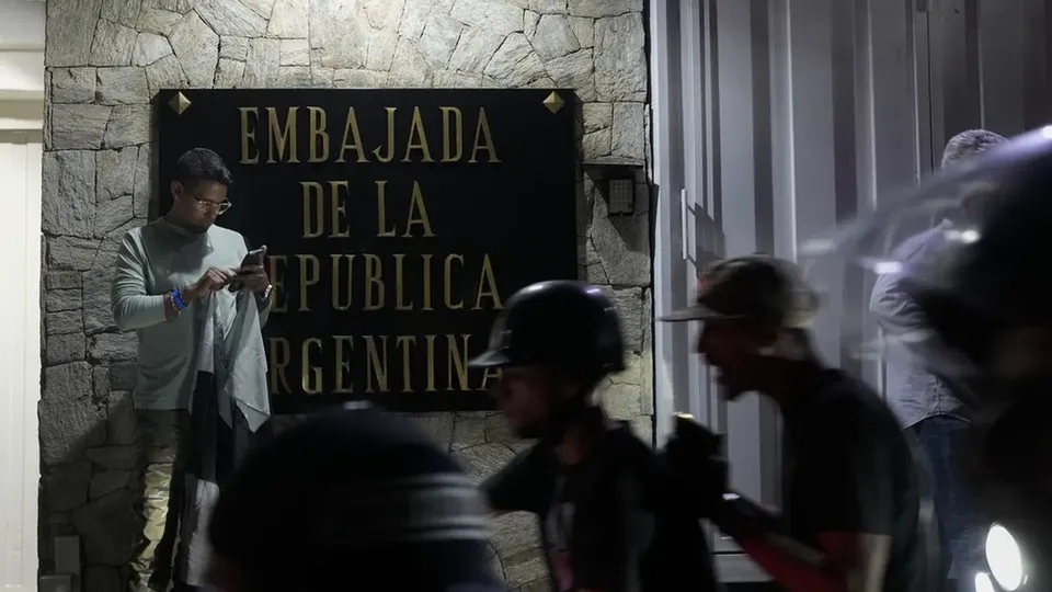 Grupo de líderes latino-americanos pede ação internacional diante da escalada de violência e entrega de asilados ao regime de Maduro