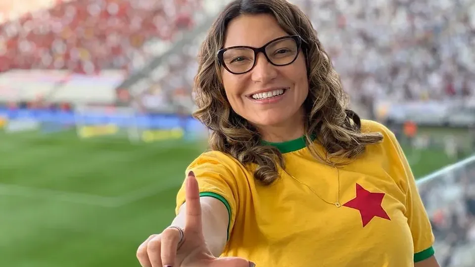 Pesquisa revela que a imagem de Janja, esposa de Lula, despenca entre os brasileiros, refletindo sua falta de clareza no papel.