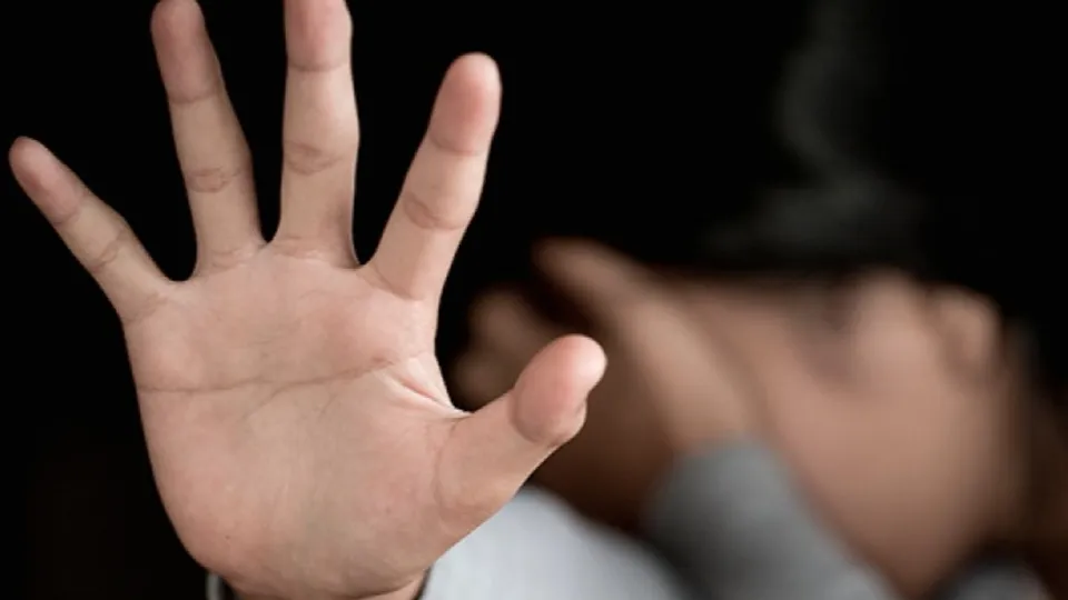 Uma mulher de 32 anos foi salva pela PMDF ao ligar para o 190 e simular um pedido de pizza, alertando sobre a situação de risco.