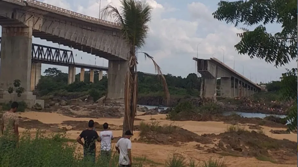 Ministro dos Transportes, Renan Filho, anunciou ações para recuperação da estrutura após desabamento.