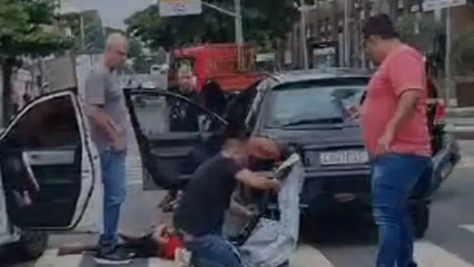 Nikolas Leonardo da Silva Oliveira, conhecido como Índio, é um dos principais roubadores do Terceiro Comando Puro.