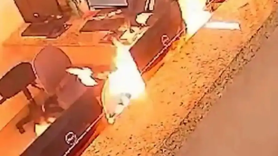 Insatisfeita com o atendimento, mulher provoca incêndio na Santa Casa de Piumhi; ninguém ficou ferido.