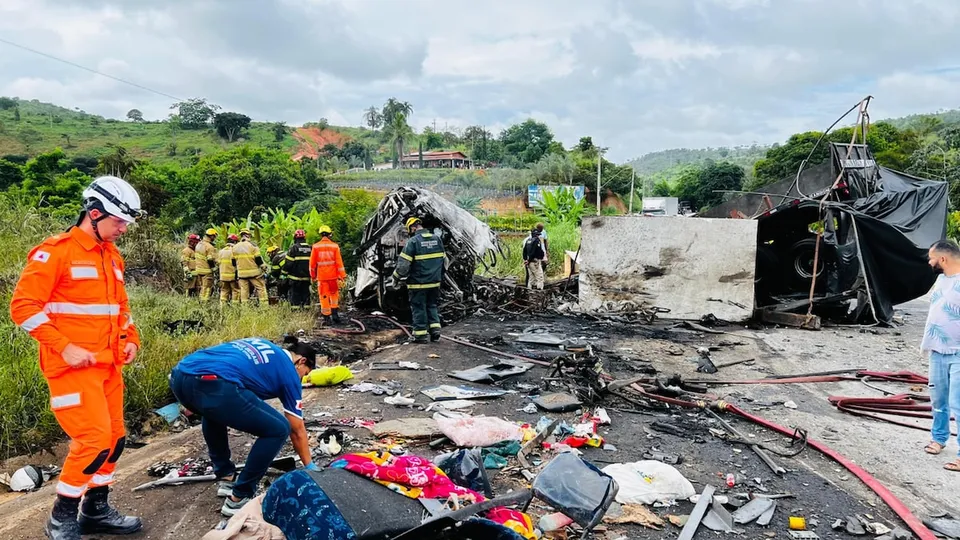 Acidente em Minas Gerais: Ônibus trocado horas antes da tragédia que deixou 41 mortos