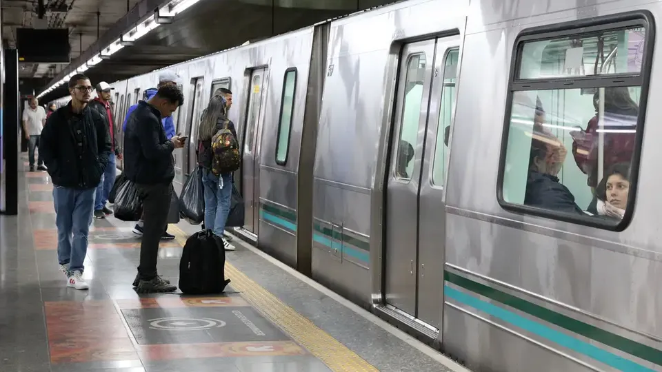 Funcionamento do Metrô e CPTM em São Paulo durante Natal e Réveillon