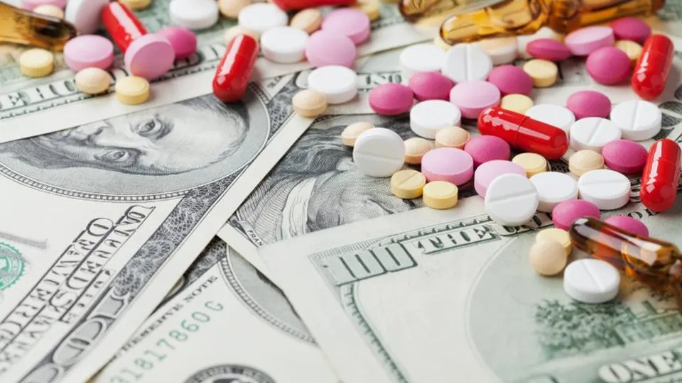 O presidente sancionou a lei que isenta medicamentos do Imposto de Importação, mas vetou trechos considerados inconstitucionais.