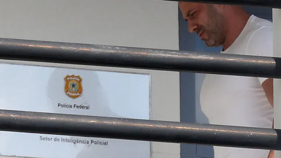 Defesa de Daniel Silveira contesta decisão de Moraes após nova prisão em emergência médica