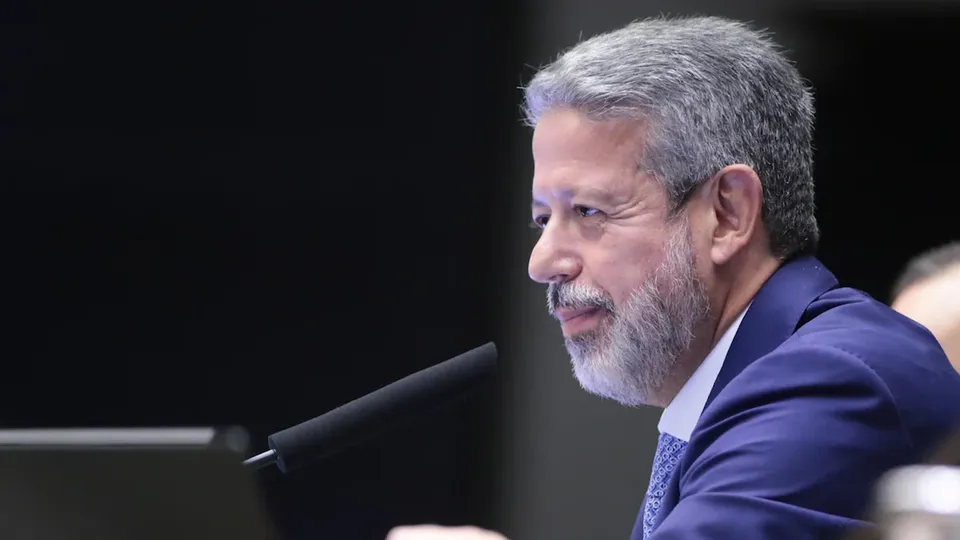 Arthur Lira convoca líderes da Câmara após bloqueio de R$ 4,2 bilhões em emendas