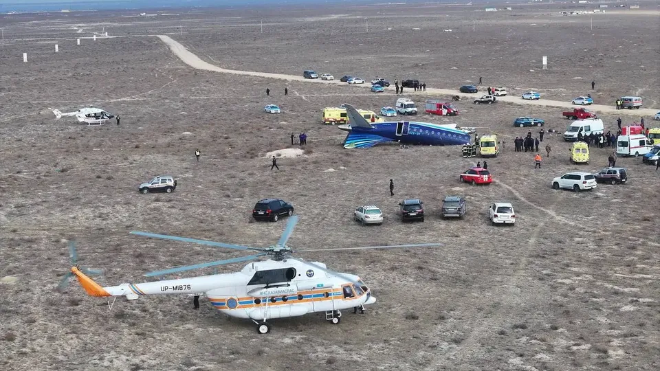 Passageiro do voo da Embraer que caiu no Cazaquistão relata estrondo antes da queda