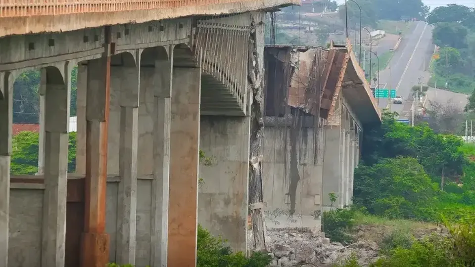 Operações de resgate foram interrompidas após detecção de movimentação na estrutura da ponte Juscelino Kubitschek.