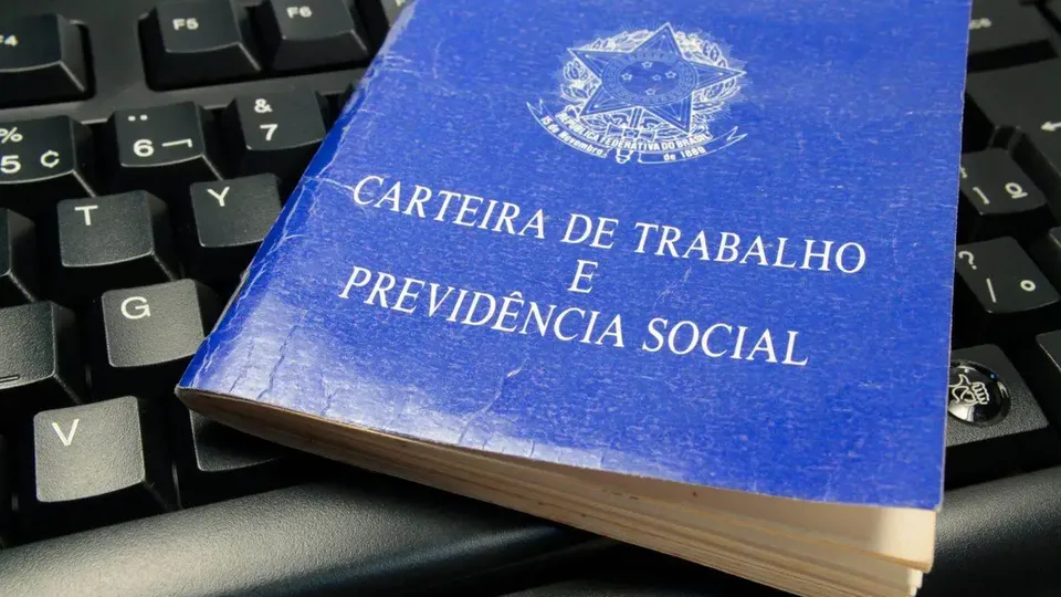 Levantamento revela que a maioria dos trabalhadores defende a redução da carga horária para cinco dias de trabalho semanal.