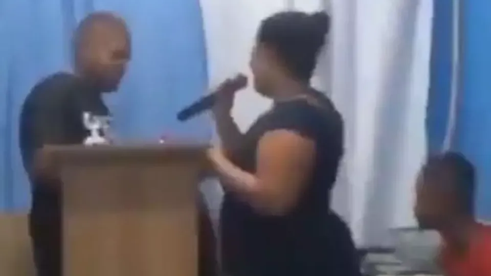 Aryana Medeiros revelou mensagens íntimas do marido com outra fiel durante celebração em Campos dos Goytacazes