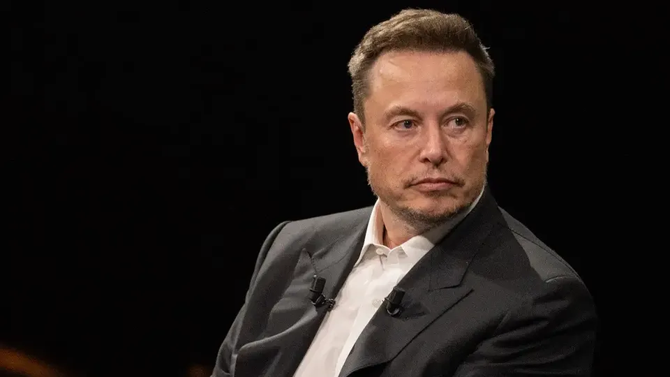 O CEO da Tesla e SpaceX promete lutar contra a eliminação do visto para profissionais de tecnologia nos EUA.