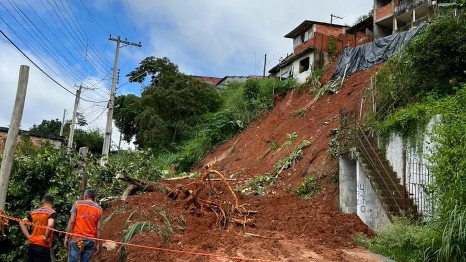 Com 199 milímetros de chuva em 72 horas, Santa Isabel é a cidade mais afetada do Estado; alagamentos também são registrados.