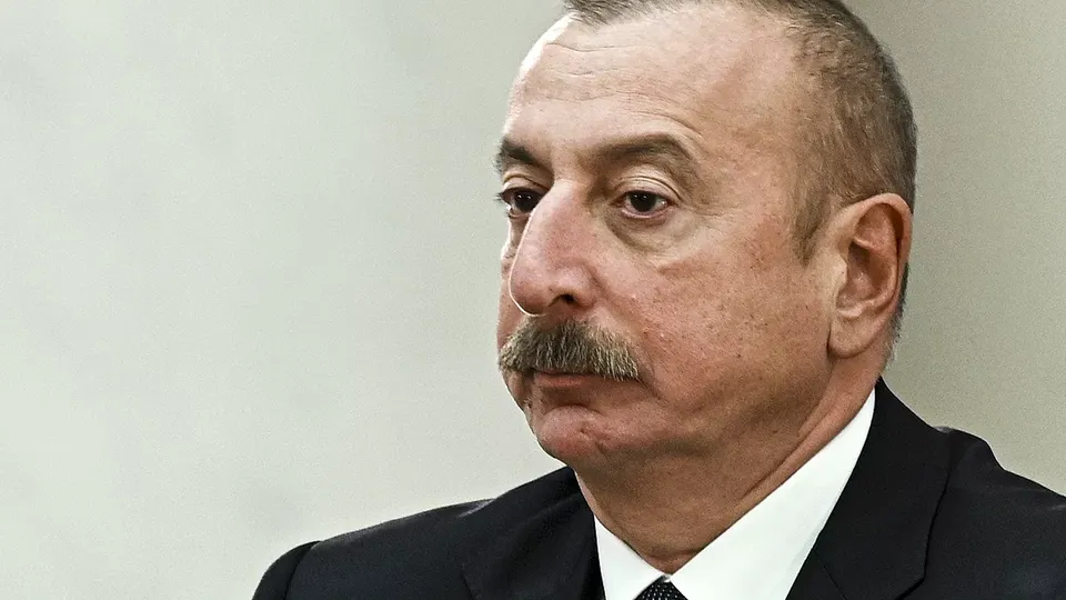 O presidente Ilham Aliyev cobra indenização e punição aos responsáveis pela tragédia que deixou 38 mortos.