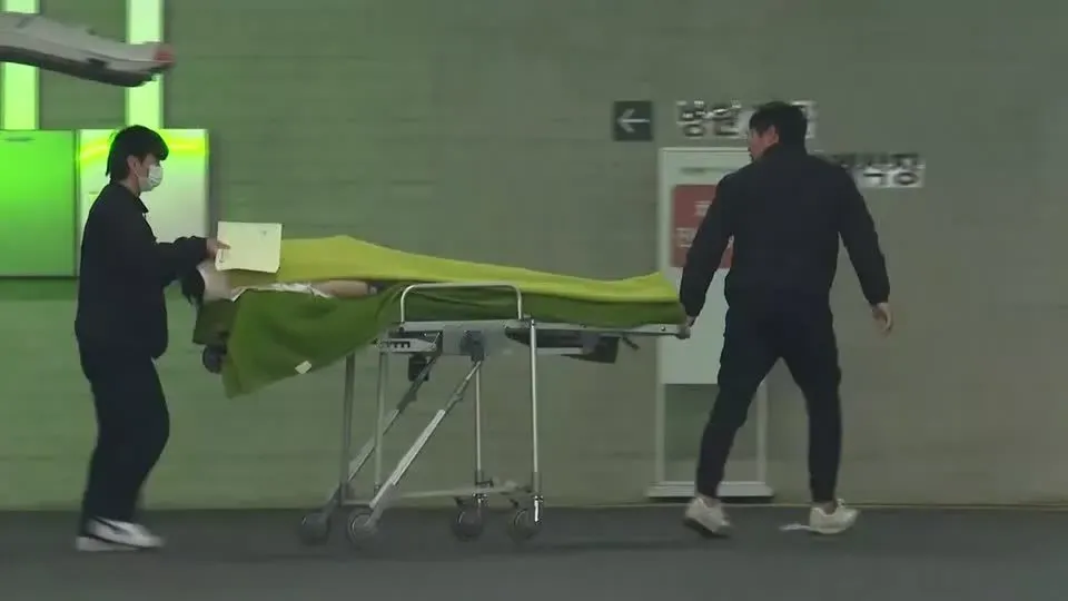 Comissário de bordo é um dos dois sobreviventes do trágico acidente que deixou 179 mortos.