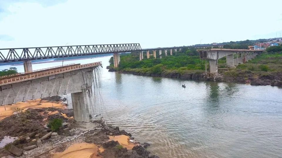 Marinha confirma 11 mortes e busca por desaparecidos após queda de ponte