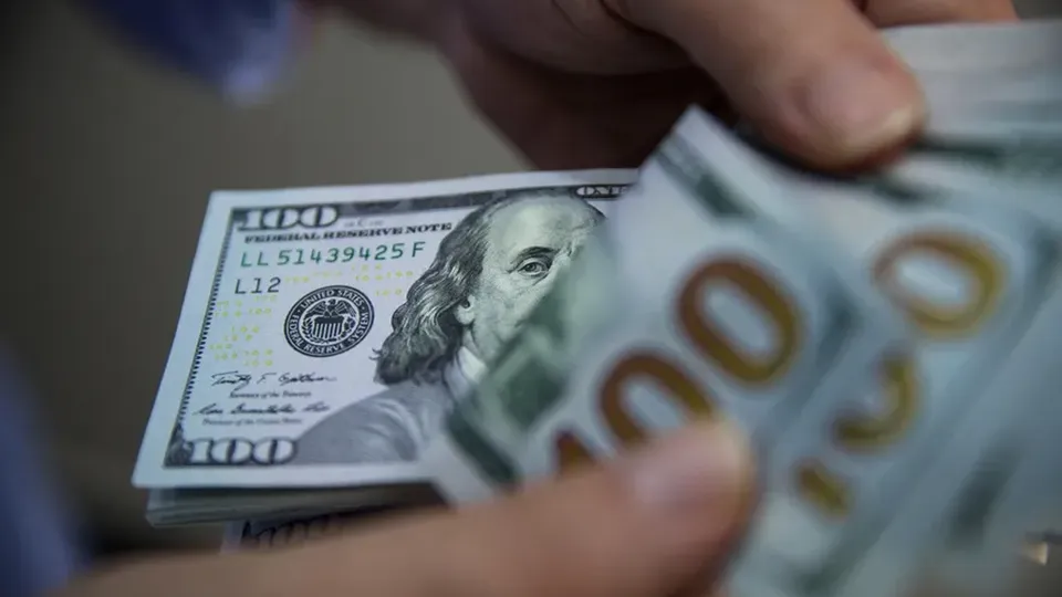 Dólar registra alta de 27% em 2024, pior desempenho do real desde 2020