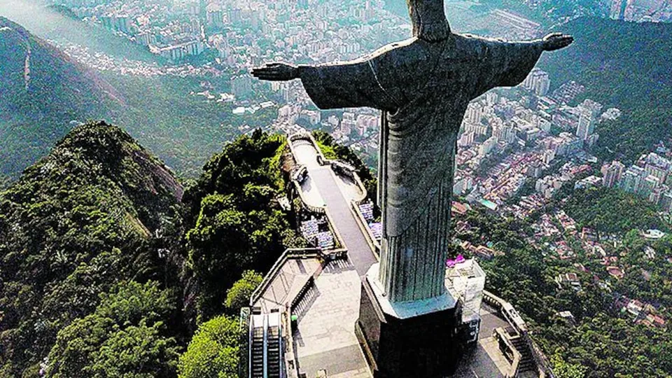 O Brasil recebeu 6,621 milhões de turistas internacionais em 2024, um aumento significativo em relação ao recorde anterior de 2018.