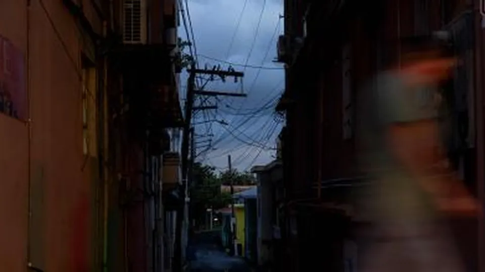Cerca de 90% dos consumidores em Porto Rico ficaram sem eletricidade na manhã desta terça-feira (31)
