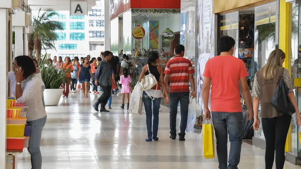 Entre 19 e 25 de dezembro, shopping centers no Brasil movimentaram R$ 5,94 bilhões, segundo a Abrasce.