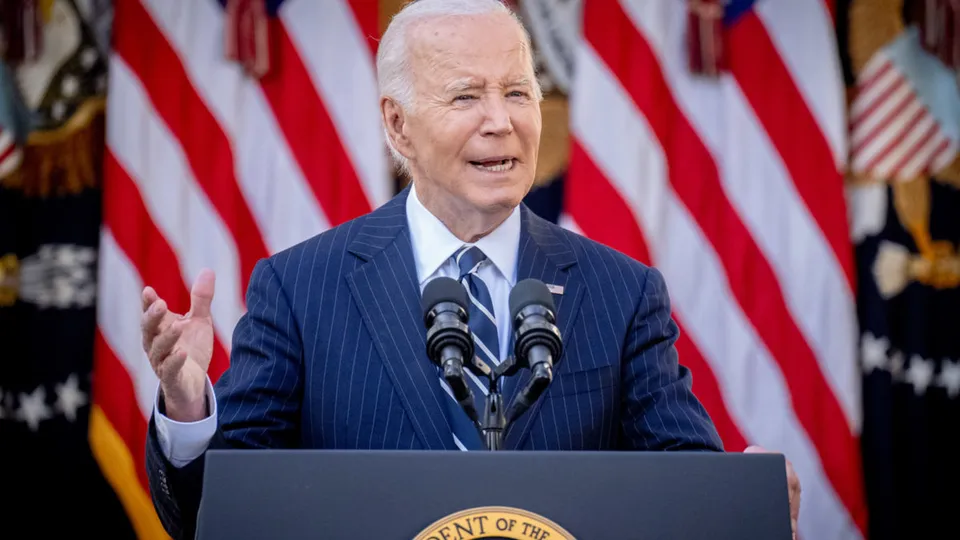 Após atropelamento que deixou 10 mortos, presidente Biden destaca que não há justificativa para atos de violência em qualquer comunidade.