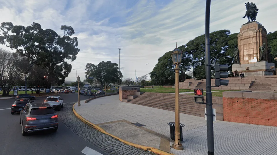 Acidente ocorreu no bairro de Recoleta, quando motorista perdeu o controle do veículo e invadiu a calçada