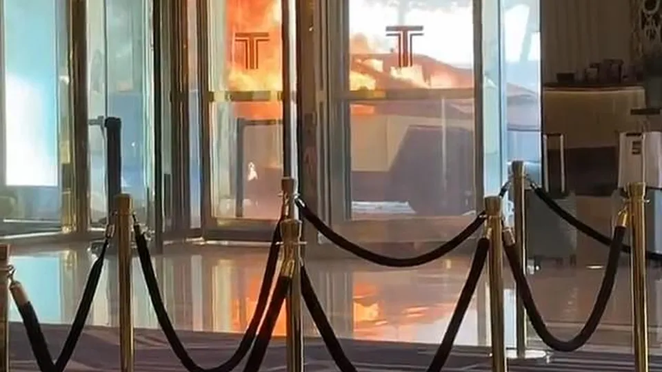 Atentado ocorreu na manhã de quarta-feira, gerando pânico entre hóspedes e transeuntes.
