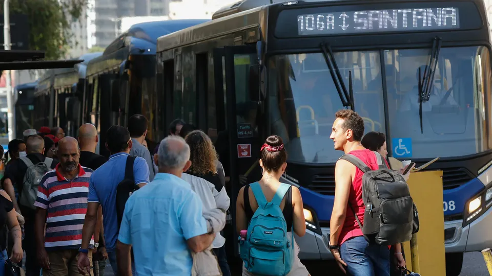 Justiça confirma aumento da tarifa de ônibus em São Paulo para R$ 5 a partir de segunda-feira