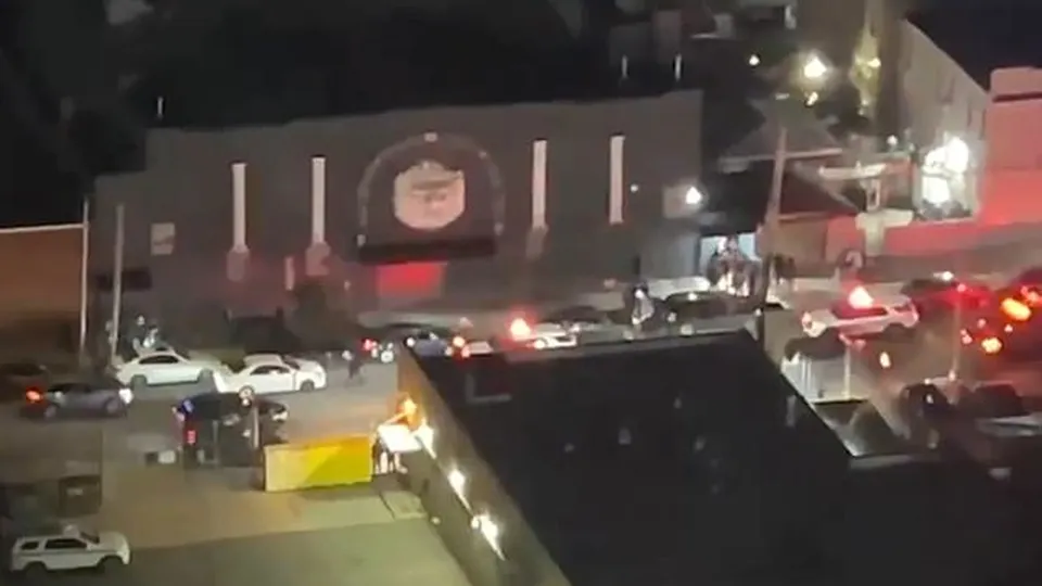 Um tiroteio em uma boate no Queens, Nova York, resultou em pelo menos 10 feridos, segundo informações da polícia local.