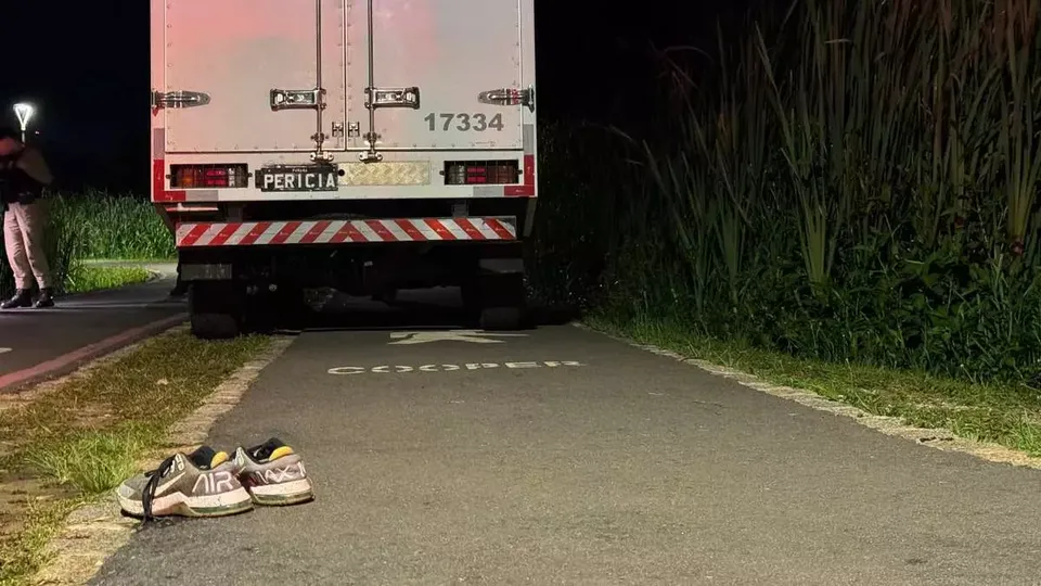 Um jovem de aproximadamente 25 anos perdeu a vida ao entrar no lago do Parque Cambuí, em Campo Largo, na Grande Curitiba.