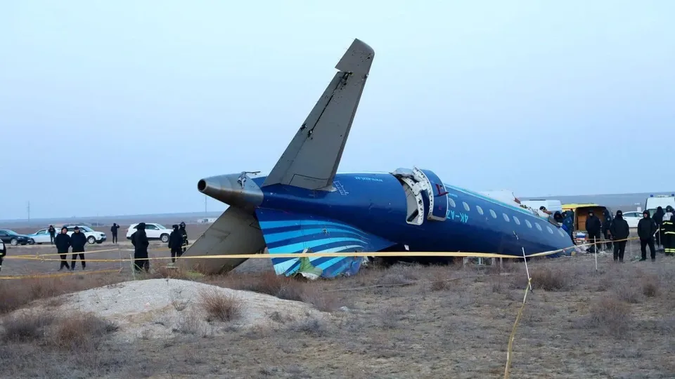 Caixas-pretas do avião da Embraer que caiu no Cazaquistão chegam ao Brasil para análise