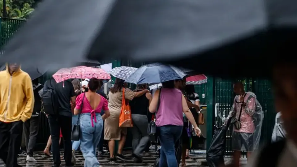 A primeira frente fria de 2025 traz umidade e instabilidade ao estado, com risco de alagamentos e ventos fortes.