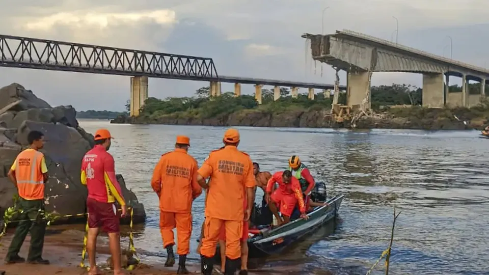 Marinha suspende buscas subaquáticas após queda da ponte Juscelino Kubitschek no Tocantins