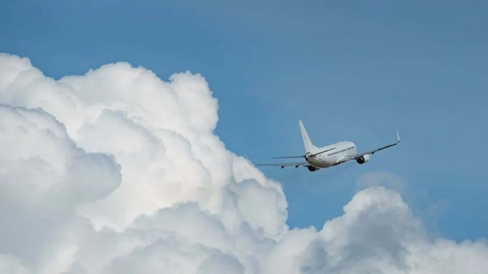 O incidente ocorreu durante um voo da EasyJet que partiu da Turquia com destino a Londres, mas foi desviado para Bari, na Itália.
