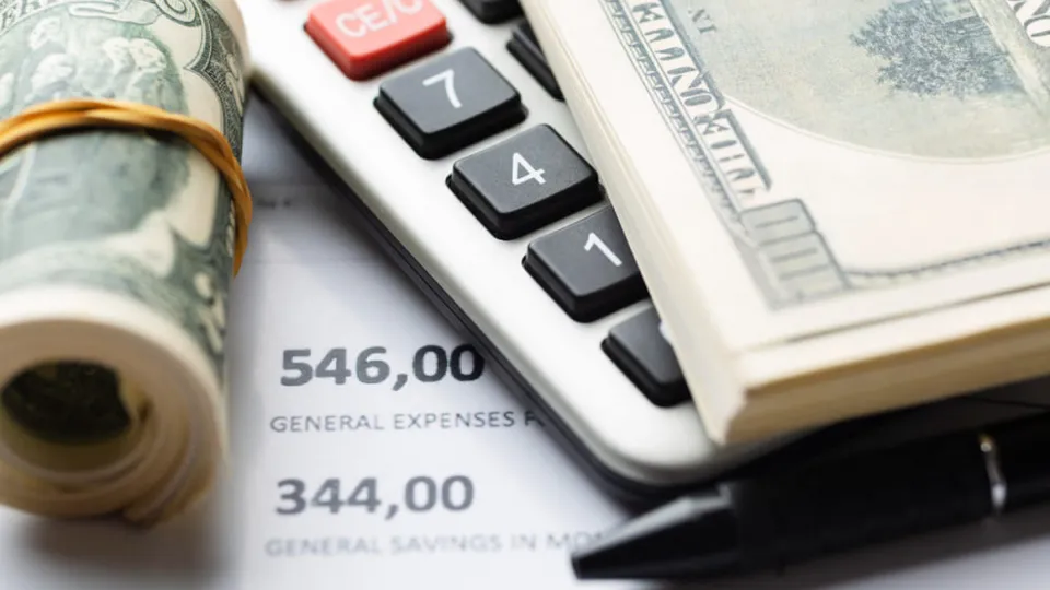 O Banco Central registra a maior redução mensal das reservas internacionais, que agora somam US$ 332,306 bilhões.