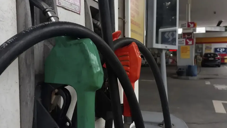 O preço médio do etanol também subiu, alcançando R$ 4,27 por litro, com um aumento de 18,61% no ano.