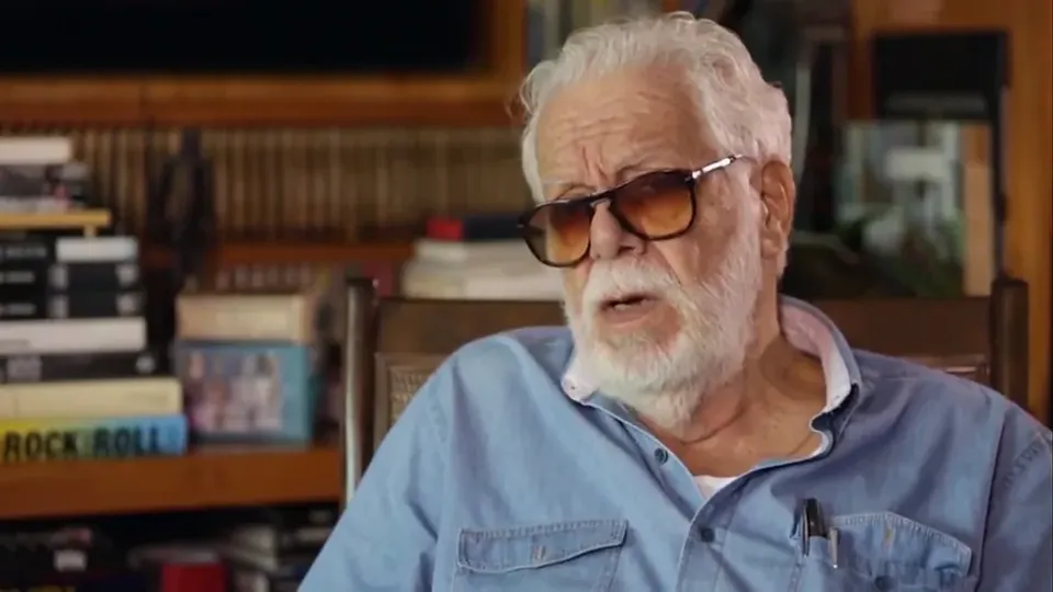 O renomado escritor, conhecido por sucessos como 'Laços de Família', vive recluso devido à doença de Parkinson