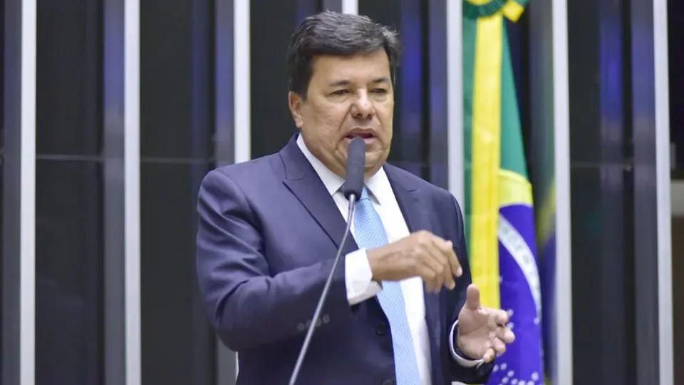 O parlamentar, que se sentiu mal enquanto jogava tênis, passa bem após cateterismo que descartou infarto.
