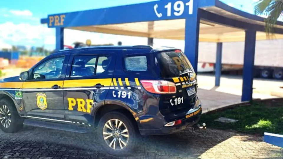 Após se perder em uma lanchonete, criança foi localizada com a ajuda de tecnologia da PRF em São Paulo.