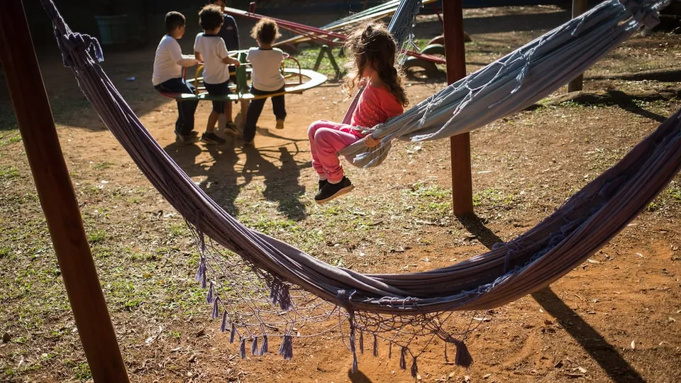 Explore parques, museus e atividades ao ar livre para garantir momentos de alegria e aprendizado em família.